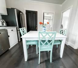 Bright Kitchen with Dining Area - Fully Stocked