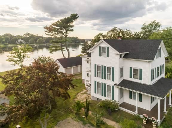 Charming Waterfront Colonial – Private Yard with River Views